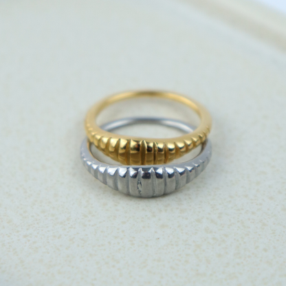 PREORDER - Croissant Ring small