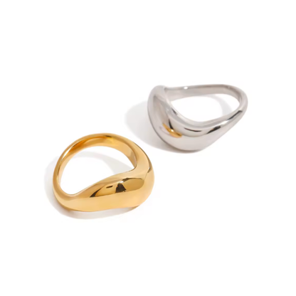 Curvy Statement Ring